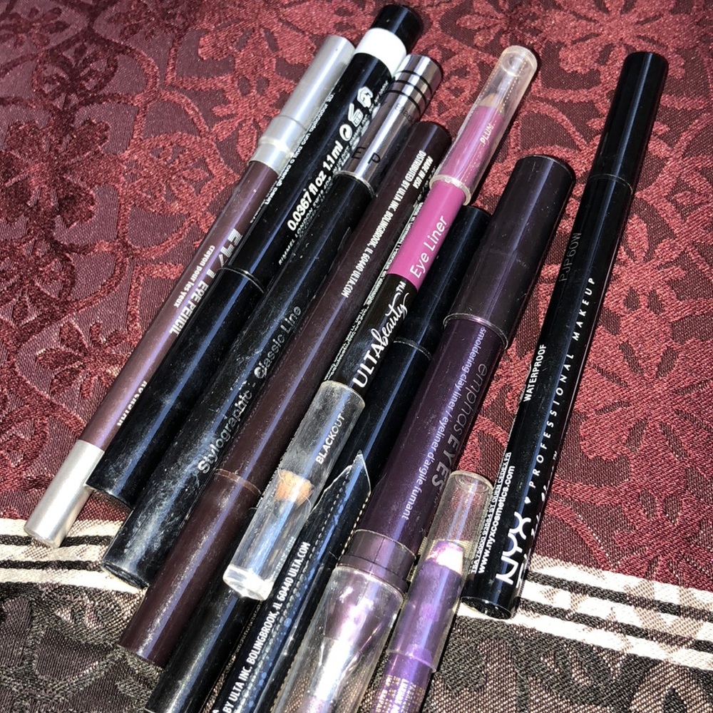 11 EYELINERS